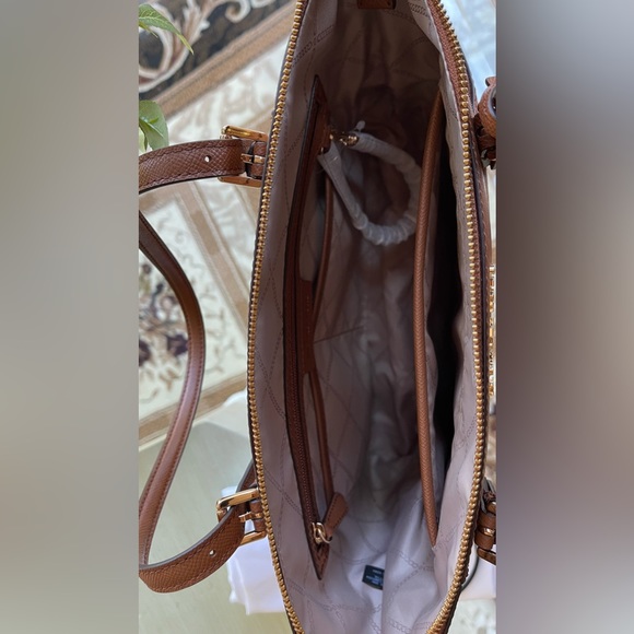 Michael Kors Brown Saffiano Leather Jet Set Top Zip -/Includes original Dust bag - Picture 15 of 15